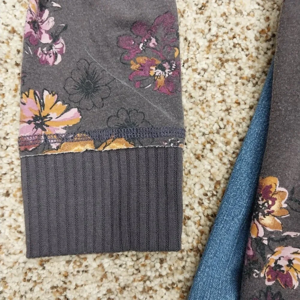 3244 Size XL No Frills Upcycled Sweat Shirt With Quilted Flower Insert. - Picture 3 of 8